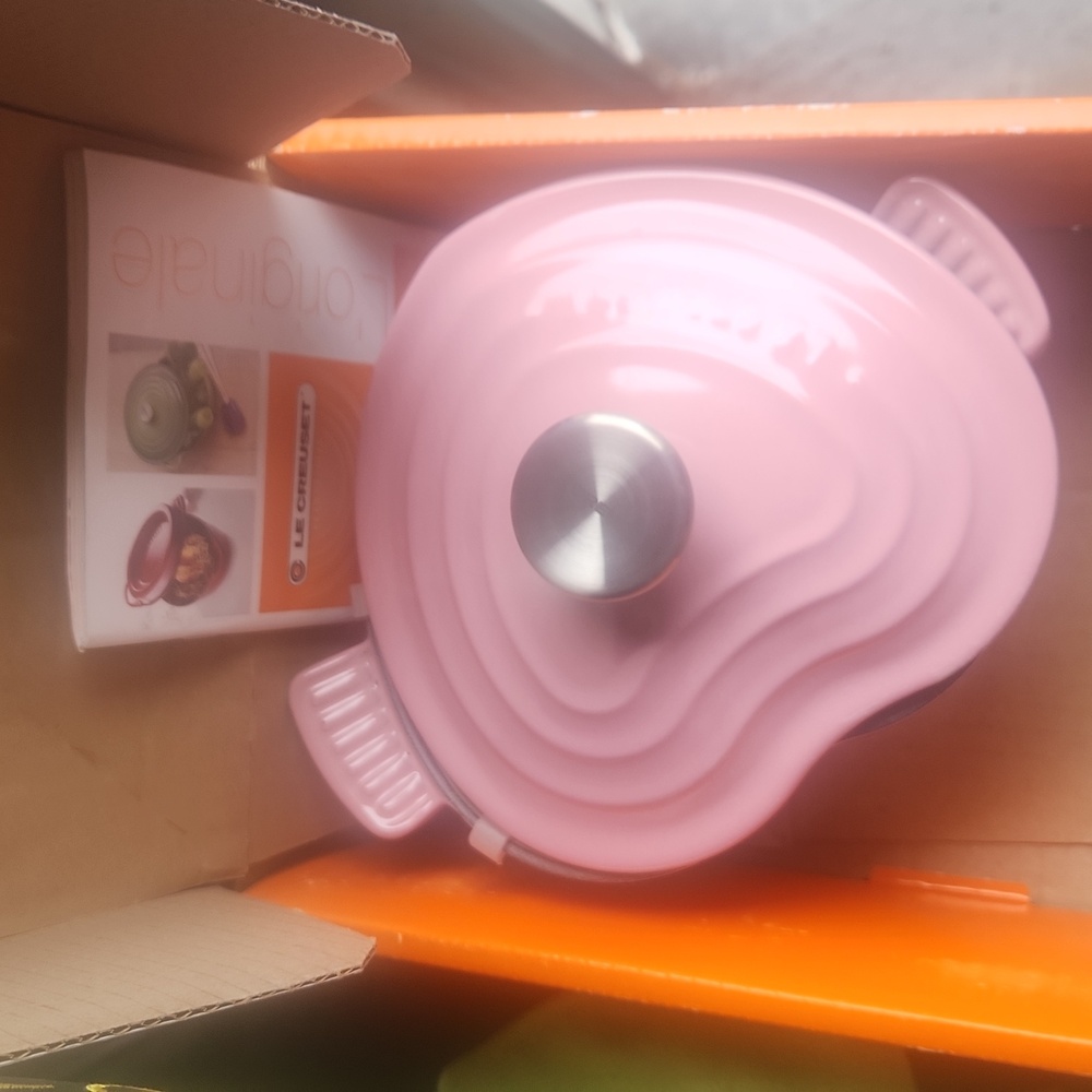 Le Creuset PINK HEART Cocotte